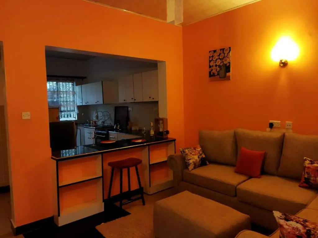Cozy 1-bedroom cottage in Riverside with garden
