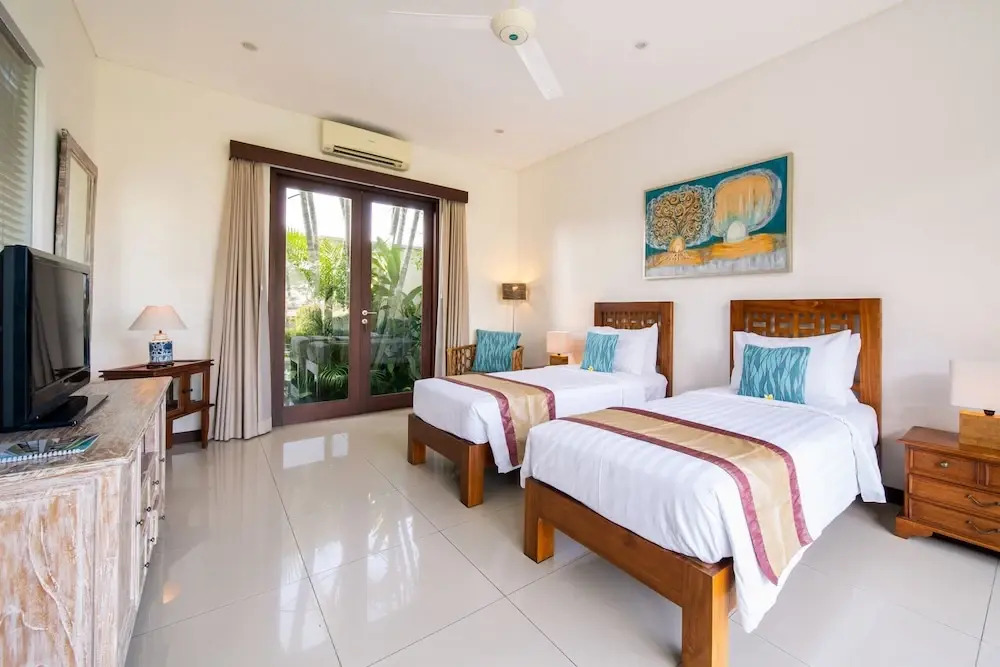 Peaceful Private Villa, 3 BR, Canggu With Staff
