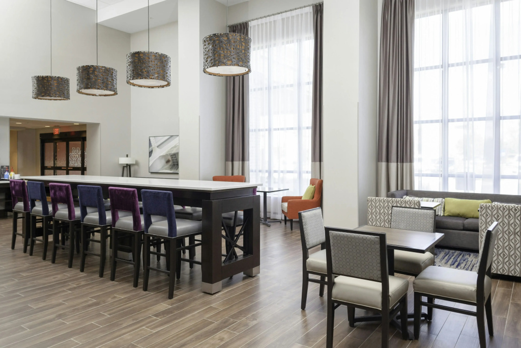 Hampton Inn & Suites Overland Park South