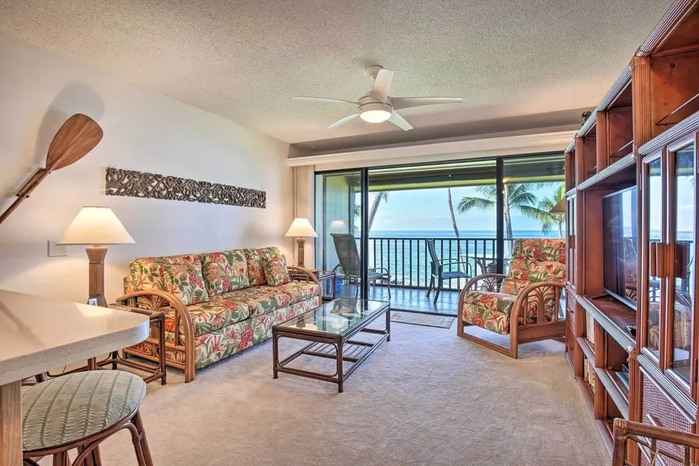 Oceanfront Kailua-kona Condo w/ Community Pool!, Kailua-Kona
