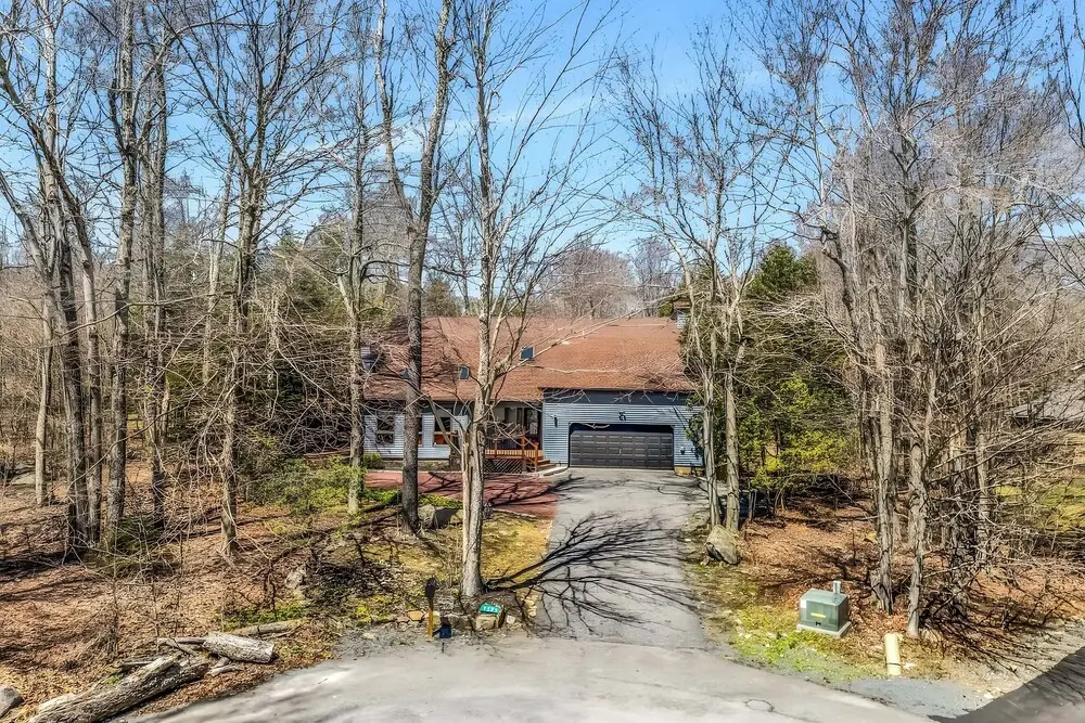 Hot Tub + Game Room: Spacious Poconos Escape!