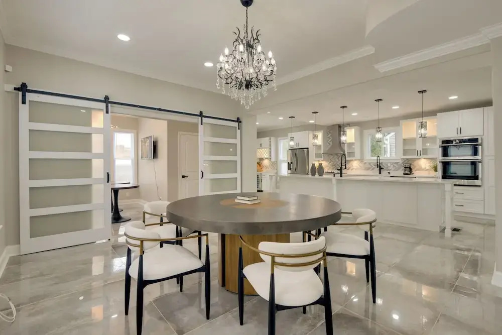 5 Mi to Inner Harbor: Expansive Family Getaway