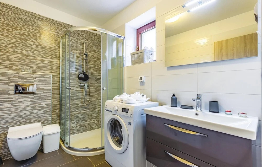 Awesome Home In Peruski With Wifi