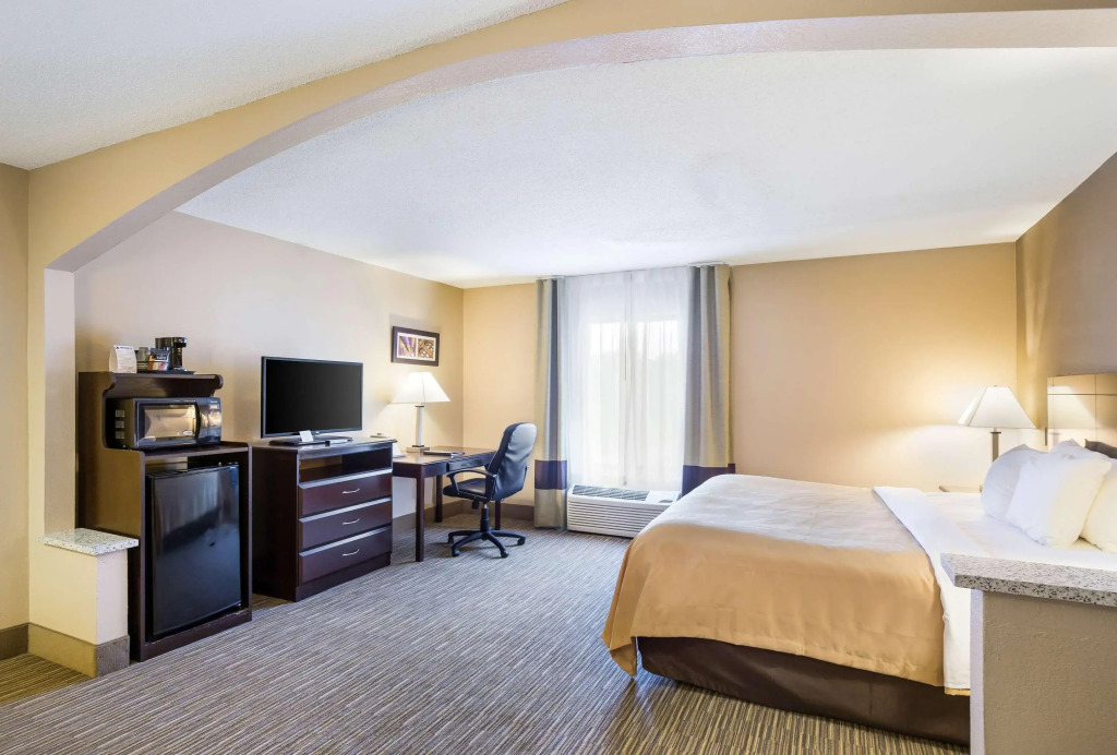 Quality Inn I-70 Near Kansas Speedway