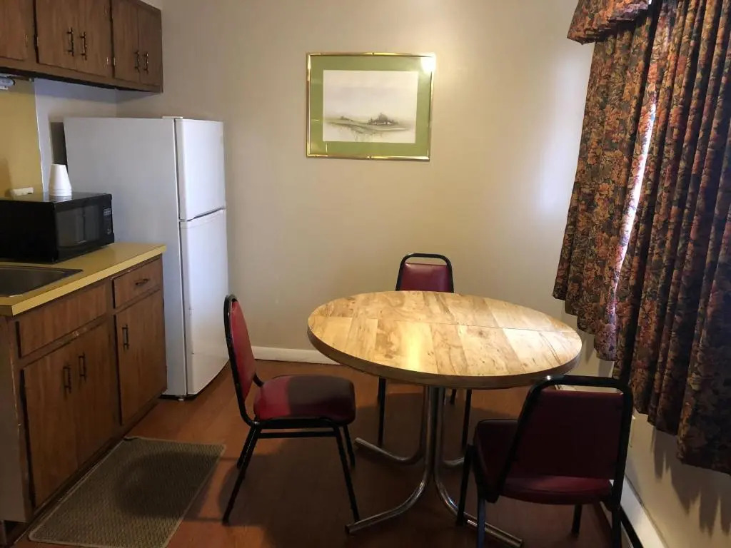 Village Inn Motel Holt