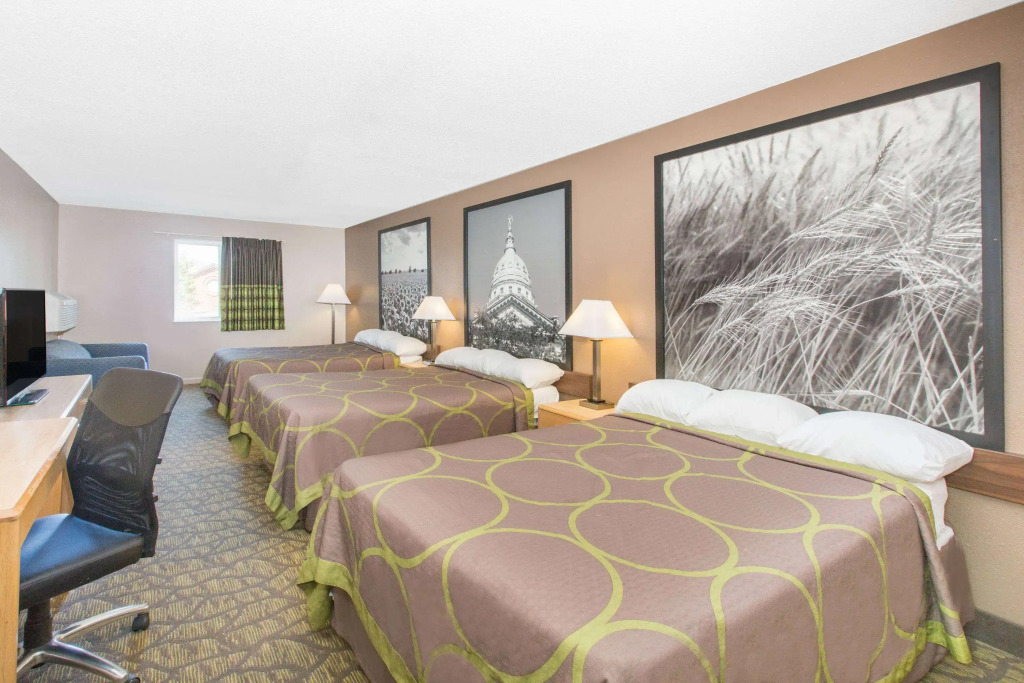 Super 8 by Wyndham Belleville