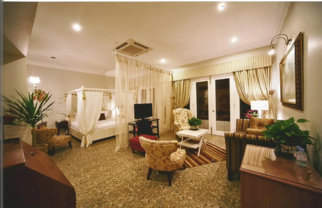 Indulgence Restaurant & Living