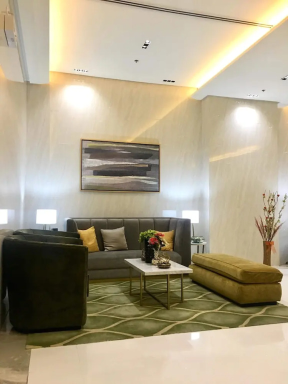 101 Newport Condo Across the Airport