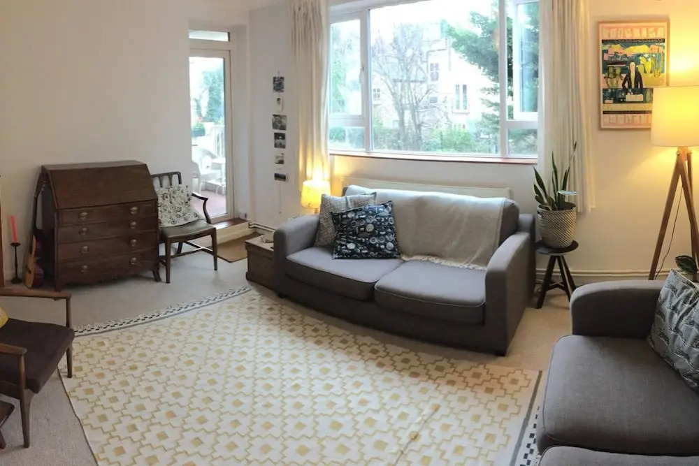Spacious North London Flat With Balcony