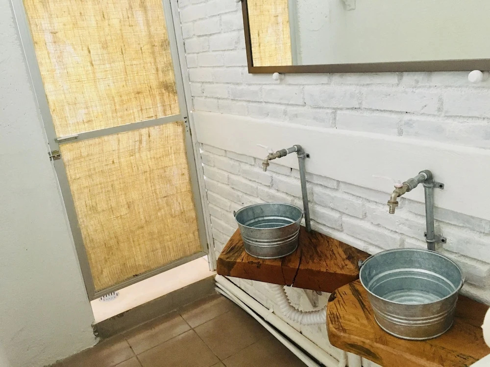 Nomad Beach House - Hostel