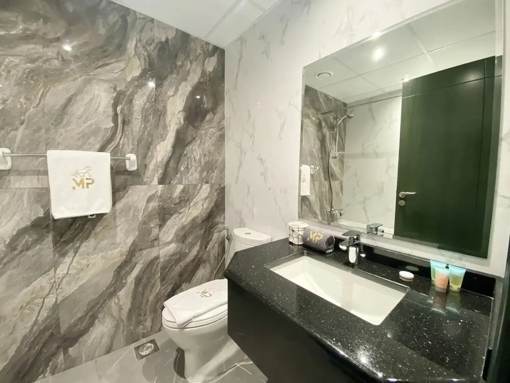 Marco Polo - Elegant Studio with Burj Khalifa Views & Balcony