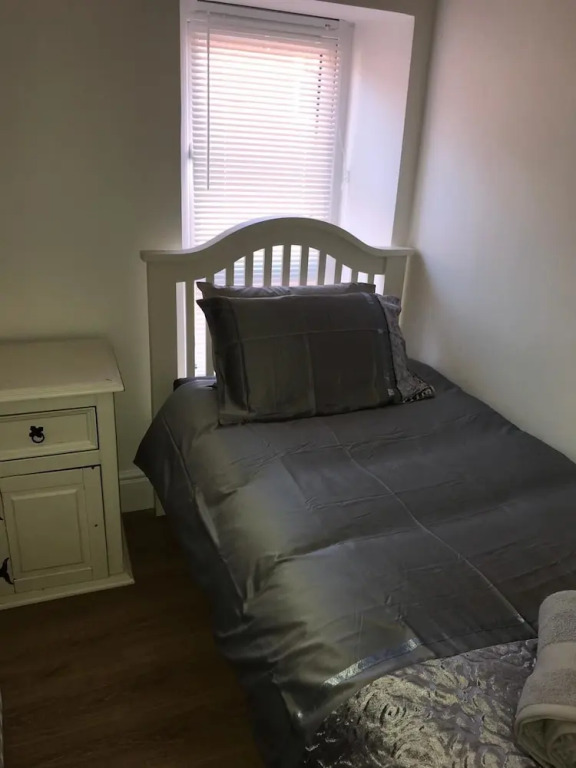 Newly refurbished 3 Bed House Near City