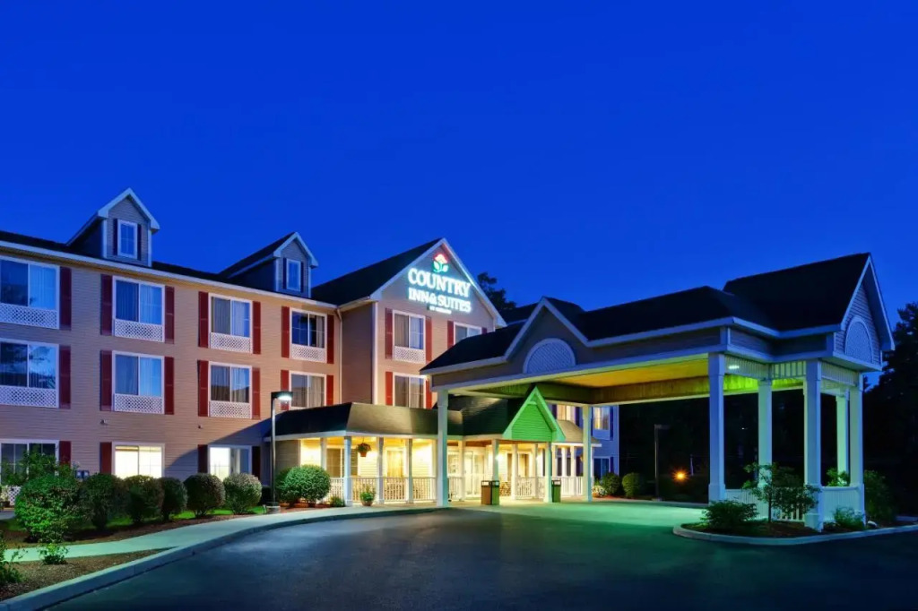 Country Inn & Suites by Radisson, Queensbury - Lake George , NY