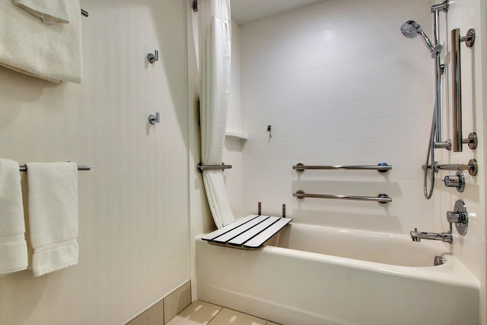 Holiday Inn Express & Suites Findlay North by IHG
