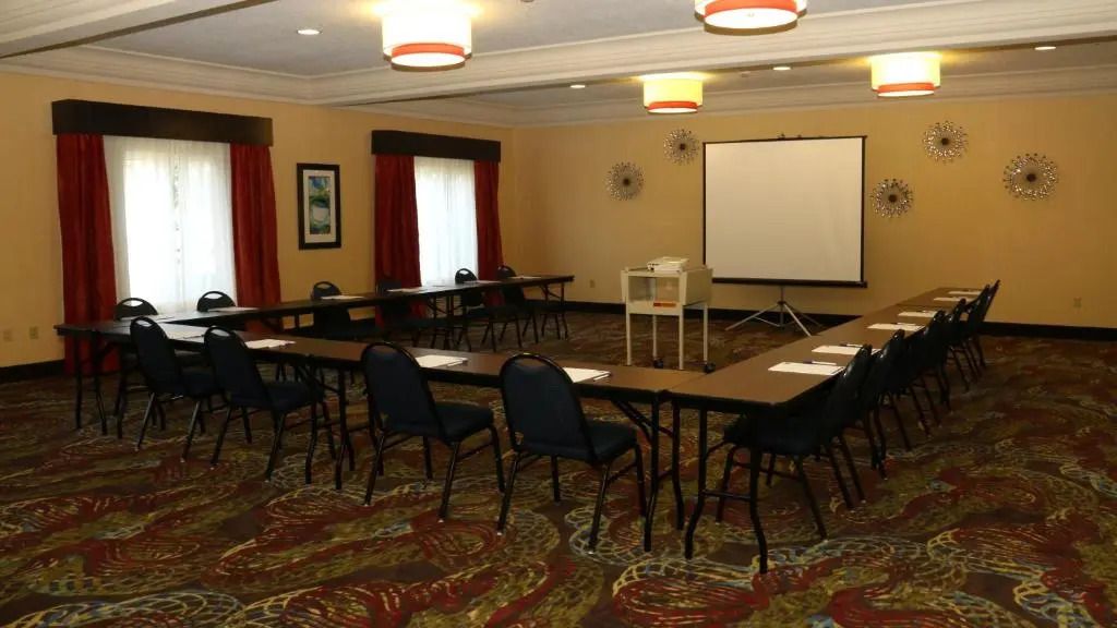 Holiday Inn Express Hotel & Suites Saginaw by IHG
