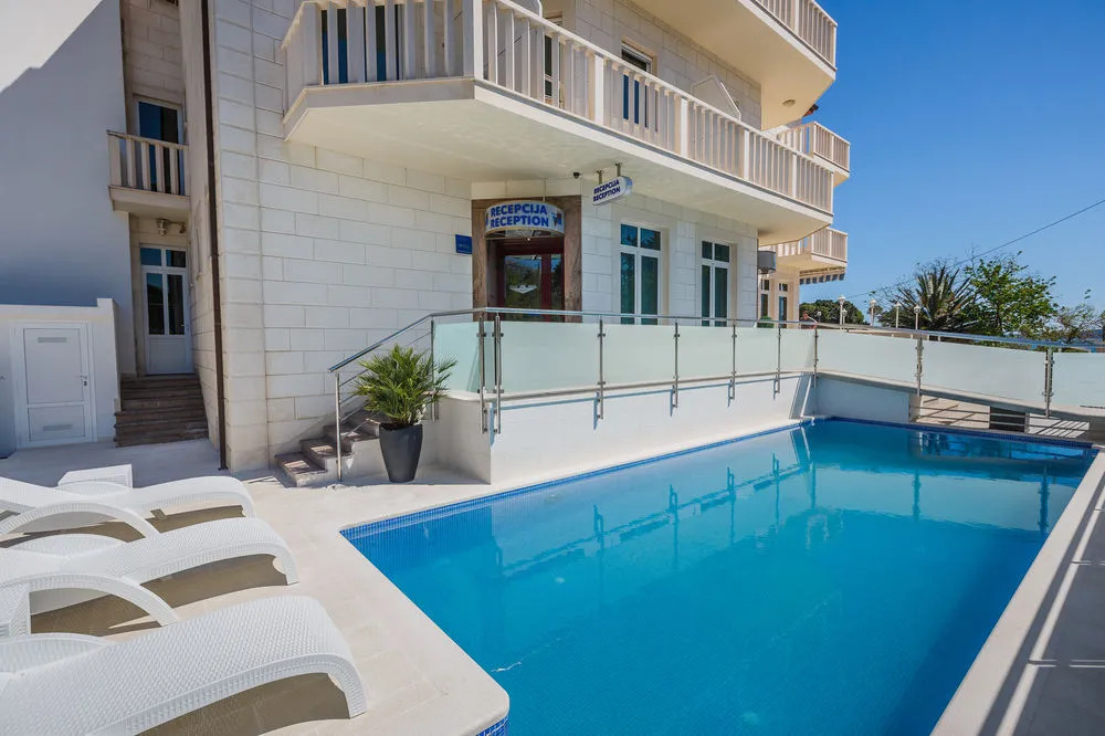 Hotel Riva Kaštela with swimming pool