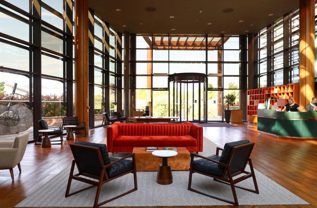 The Orchard Hotel & Restaurant