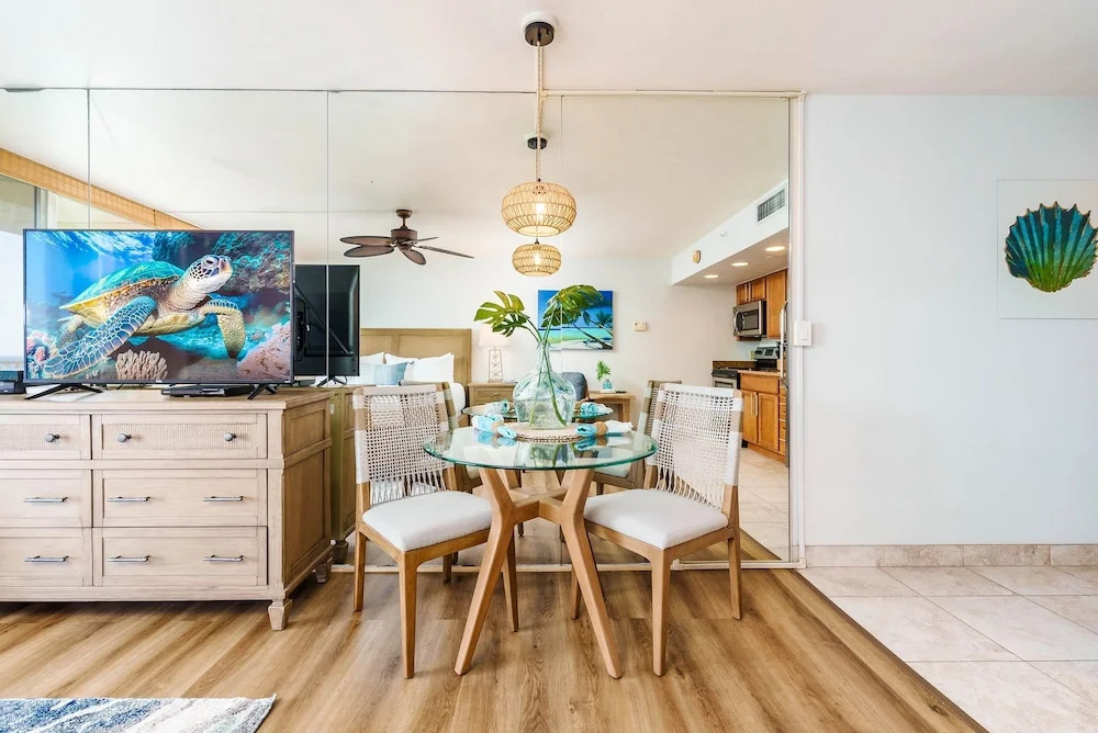 Royal Kahana 702 Studio Bedroom Condo by RedAwning