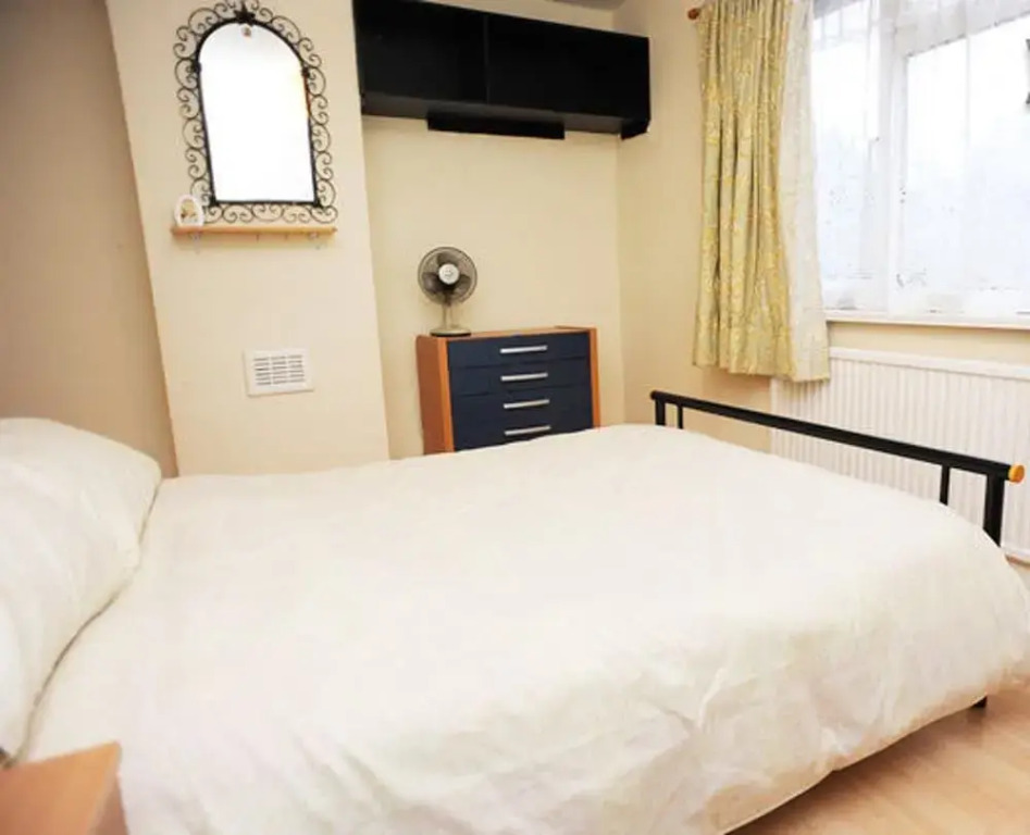 House - Sleeps 5, Private Garden & Free Parking