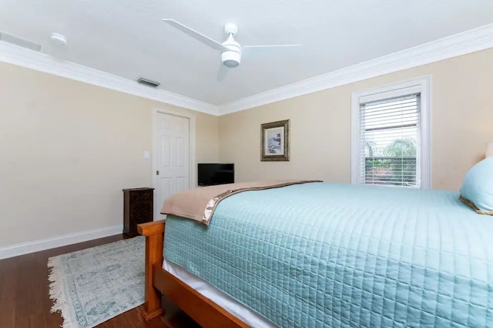 Villa Hibiscus-Waterfront-Free Heated Pool-Dock-Bikes-Other Amenities