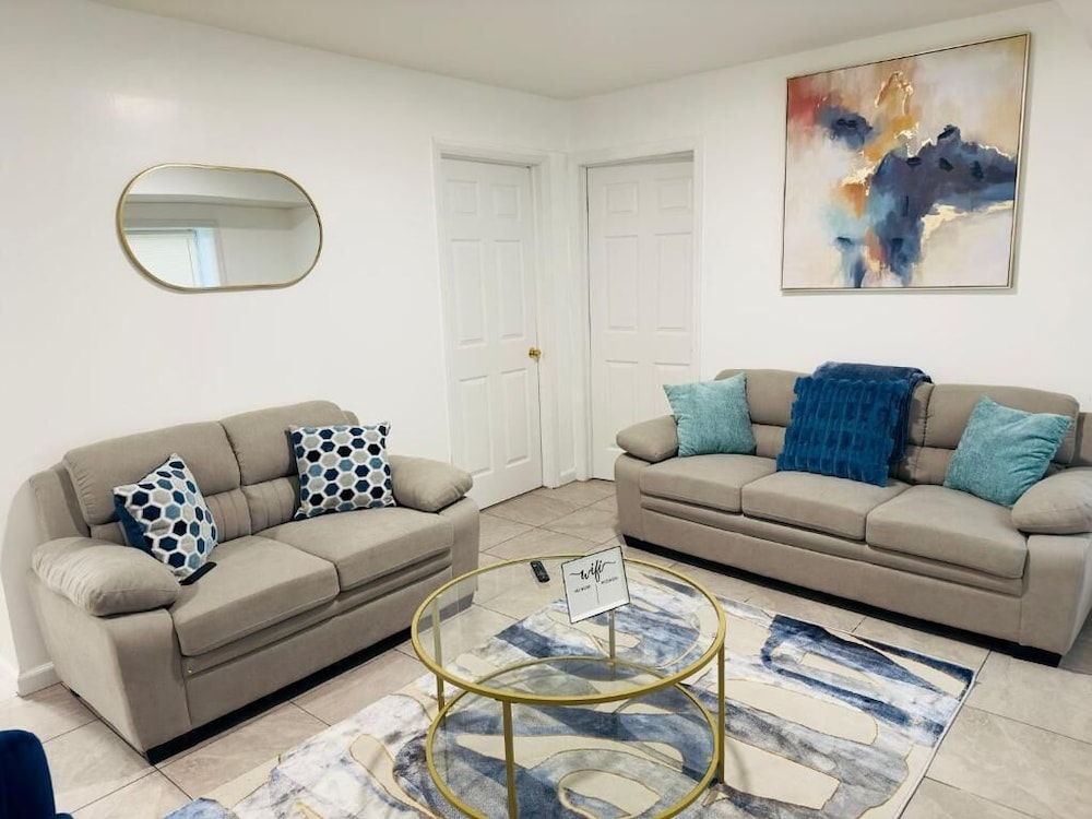 Modern Quiet Suite
