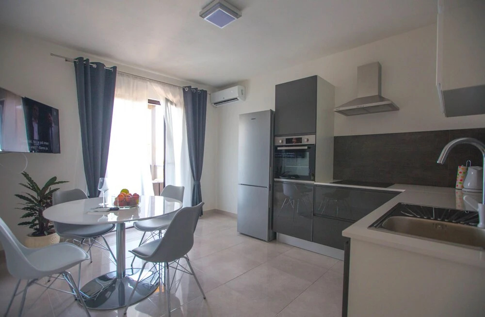 Lovely 2-bed Apartment With Views in Podstrana