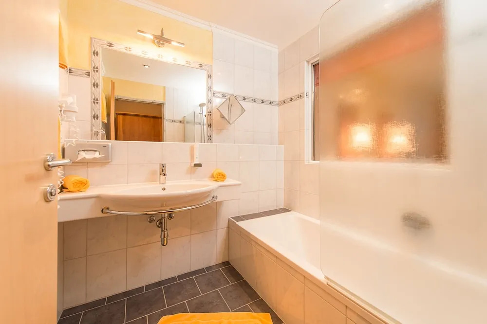 Hotel Astrid mit Panoramapool & inklusive JokerCard