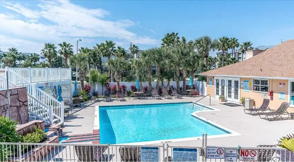No Worries Just Renovated 2 bed 2 Bath at The Palms Washer and Dryer in Unit
