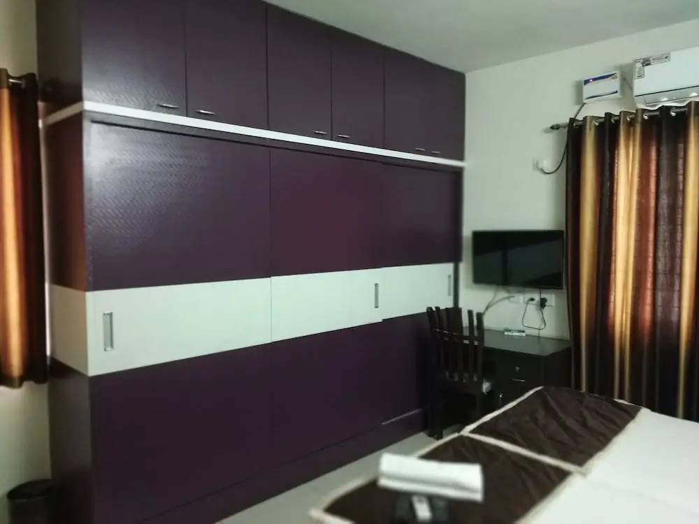Fresh Living Prime Hitech Service Apartments