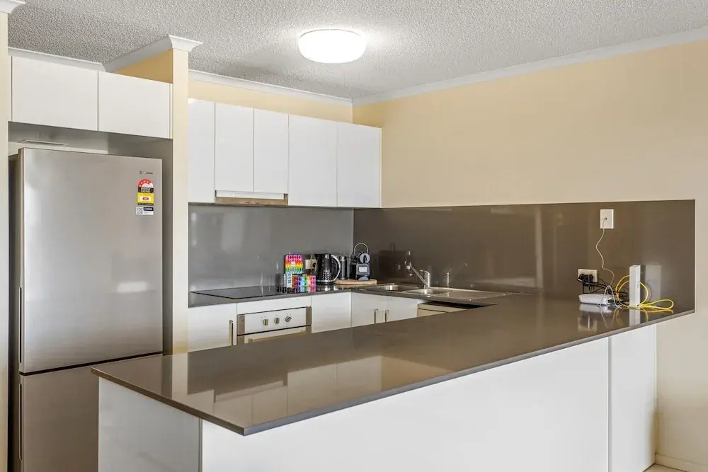 Albion Convenient Hideaway With Parking & Balcony