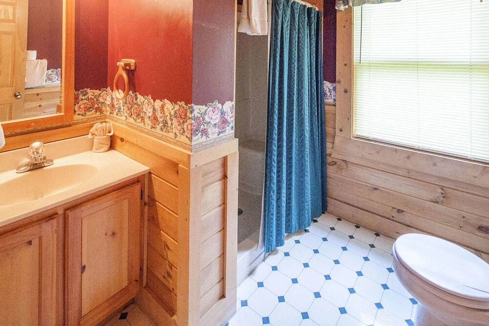 Red Bird Haven by Heritage Cabin Rentals