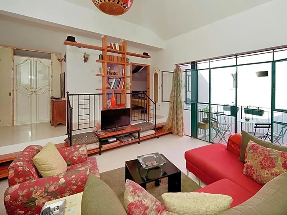 Neve Tzedek European Style w/ Balcony by Sea N' Rent