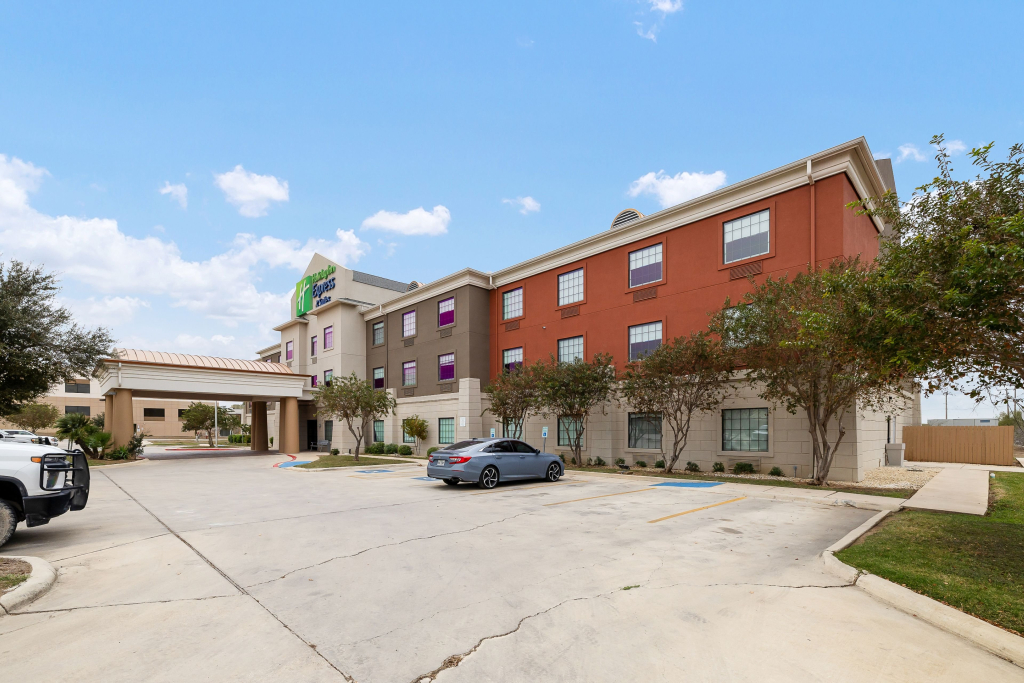 Holiday Inn Express Jourdanton - Pleasanton by IHG