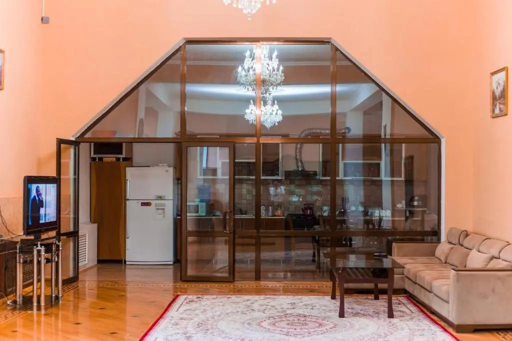 GUEST HOUSE "Rohat Lux"
