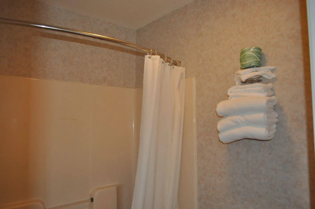 Atrium Inn & Suites