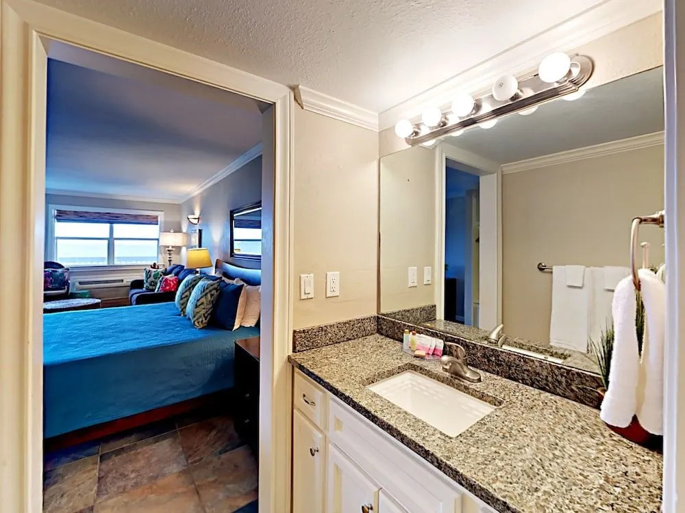 141 Sea Breeze 1 Bedroom 1 Bathroom Condo