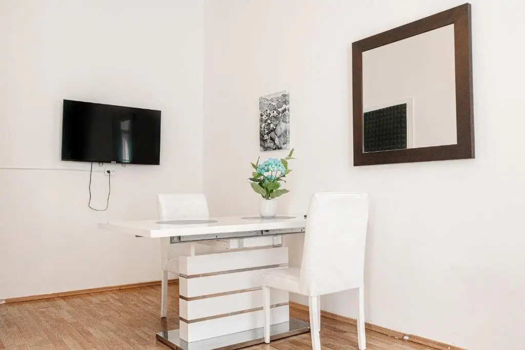 Central 3BR Shared Apartment - Bookable in Lockdown