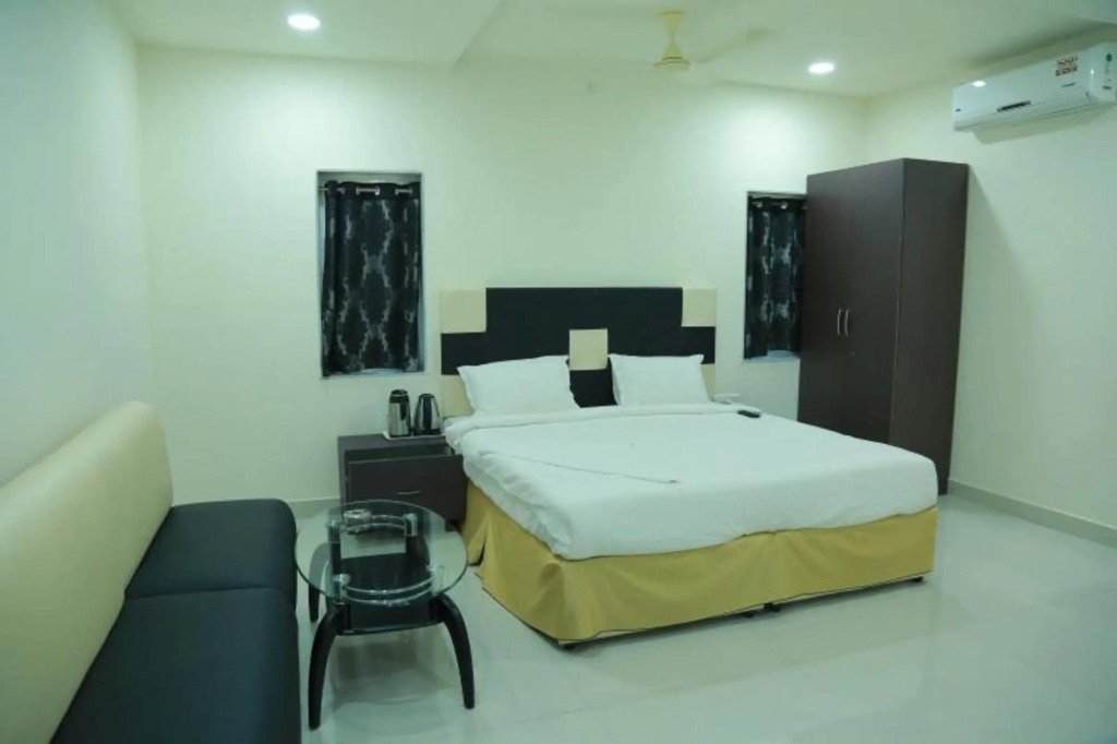 Hotel Swagath Grand Jillelaguda.