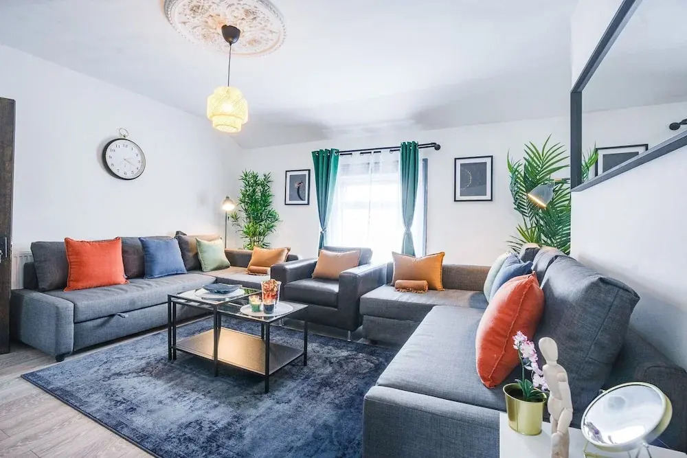 Spacious 2BR Maisonette 2 Baths Huge Lounge
