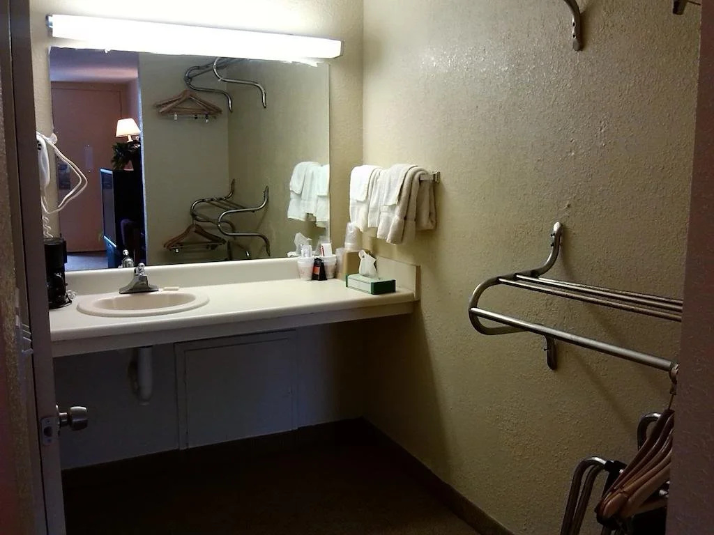 Woodridge Inn and Suites