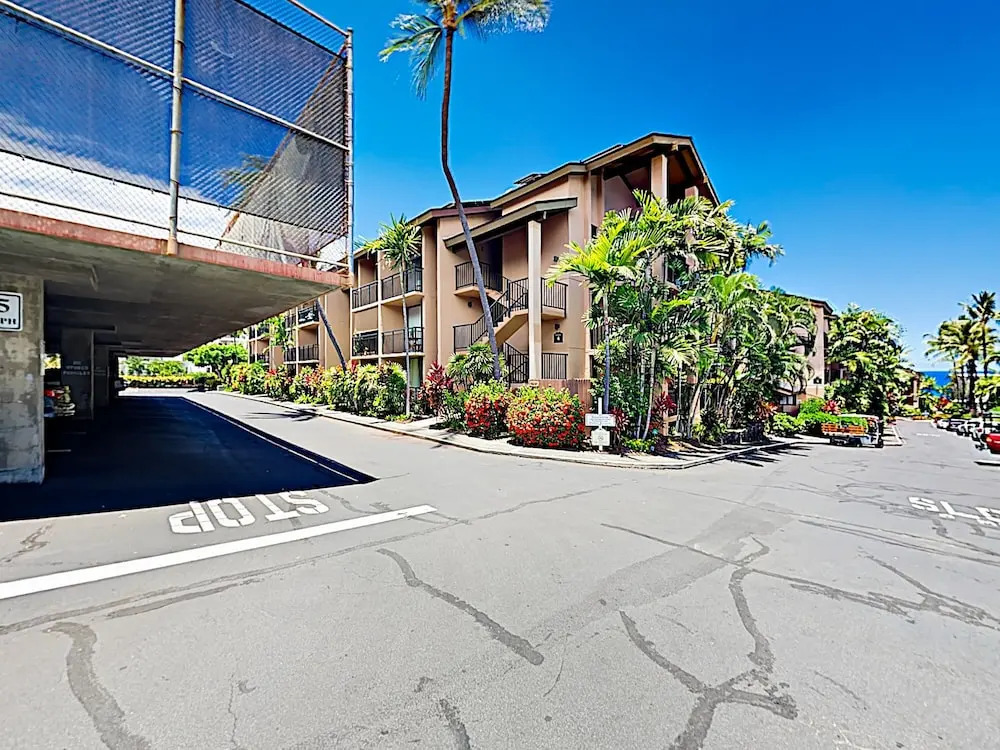 New Listing! Oceanfront W/ Resort Amenities 2 Bedroom Condo