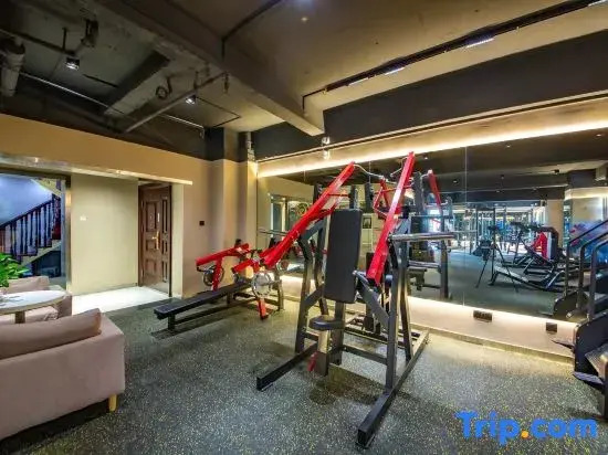 Yijia International Chain Hotel (Wuhan high-speed railway station Happy Valley)