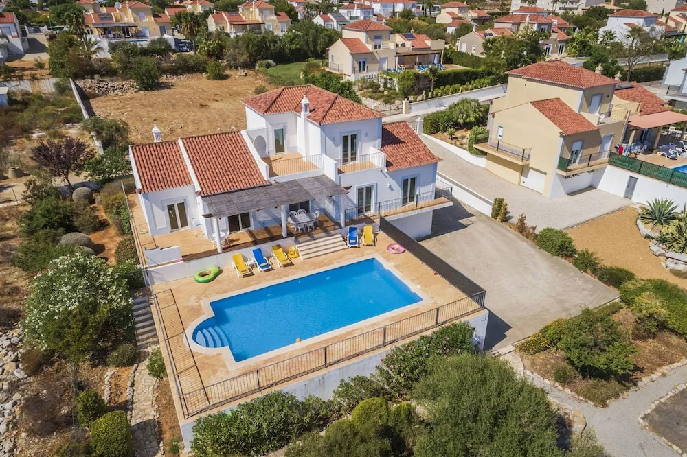 Villa Nina With 4 Bedrooms and 4 Bathrooms
