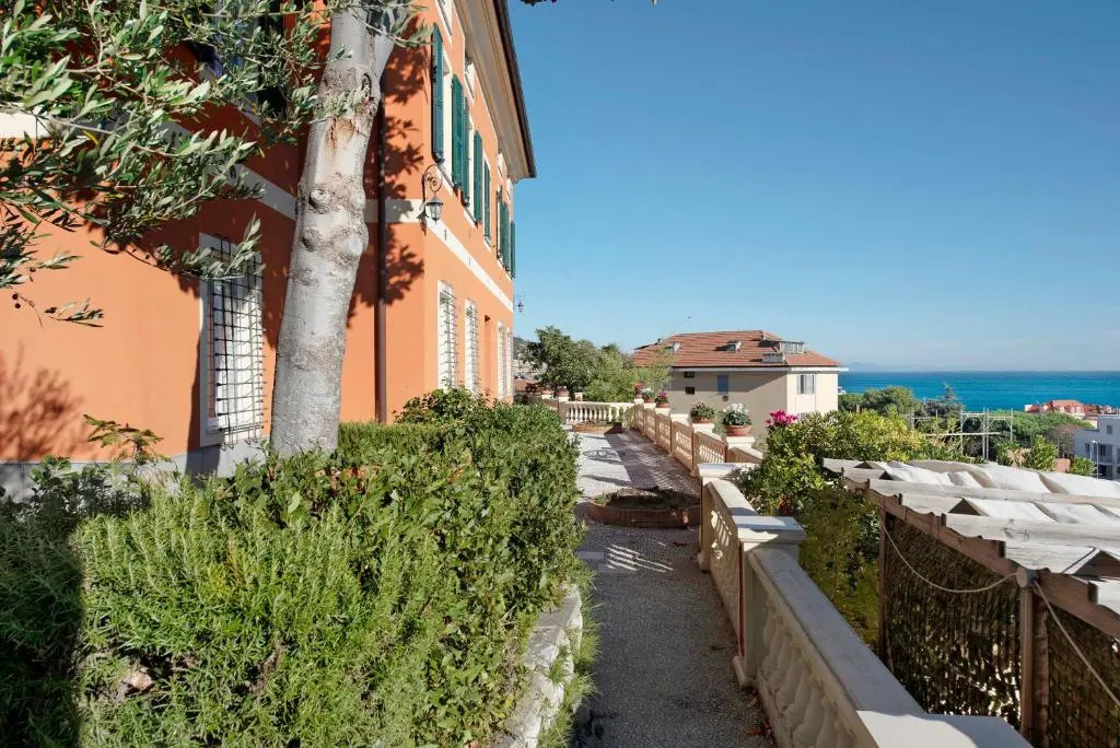 Trilocale in villa vista mare Apt 2