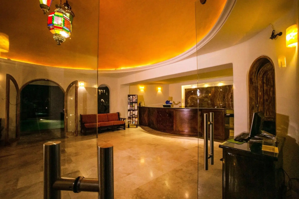 Hotel & Suites El Moro
