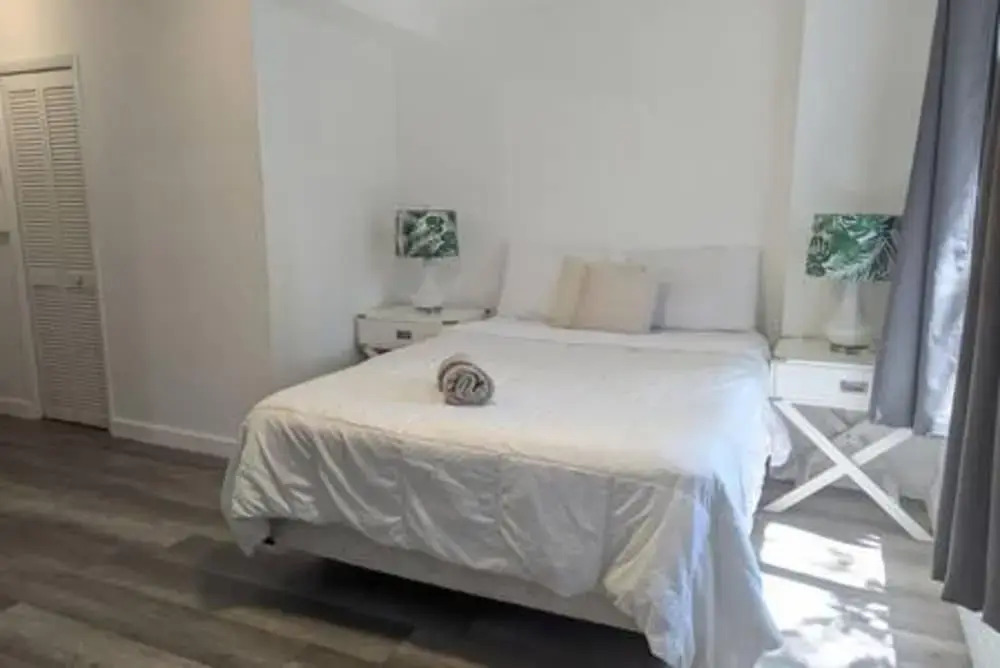 Pool Parking 2 Bedroom Retreat Sleeps 5
