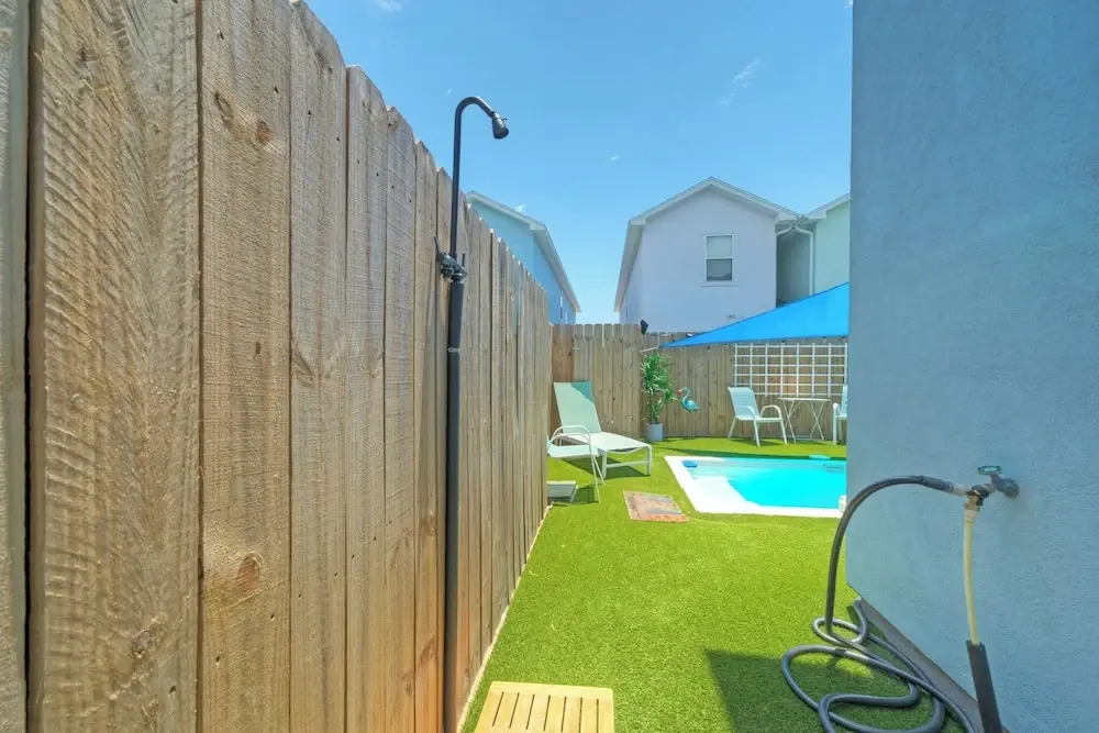Peaceful Paradise Private Pool, Balcony Views + 5 Mins to Whitecap Beach