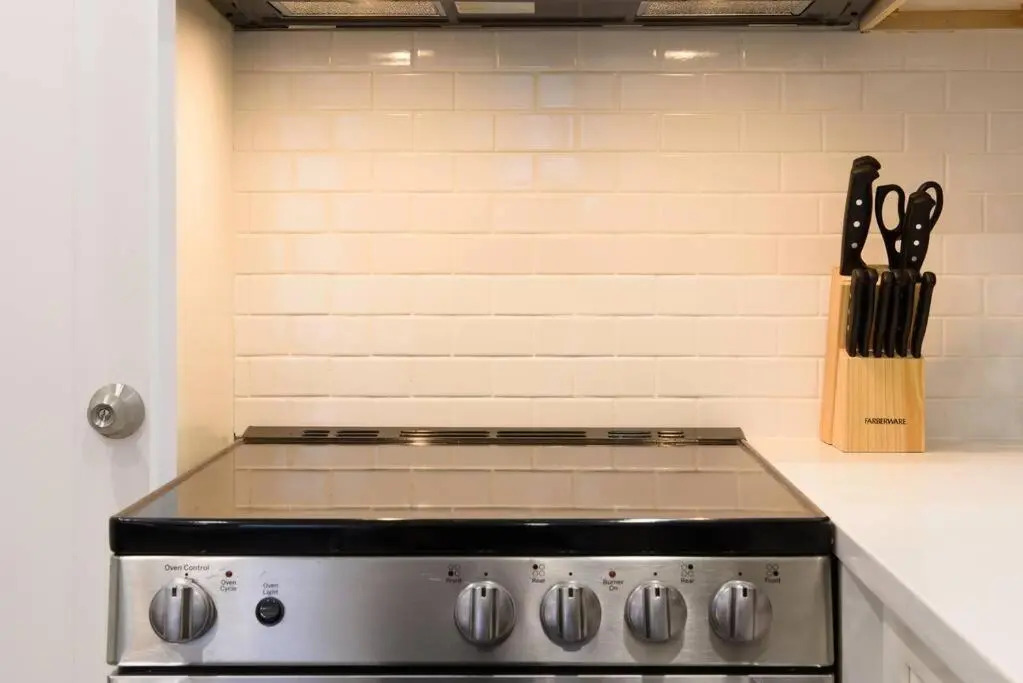 240-12 Brand New Studio Prime Location W D