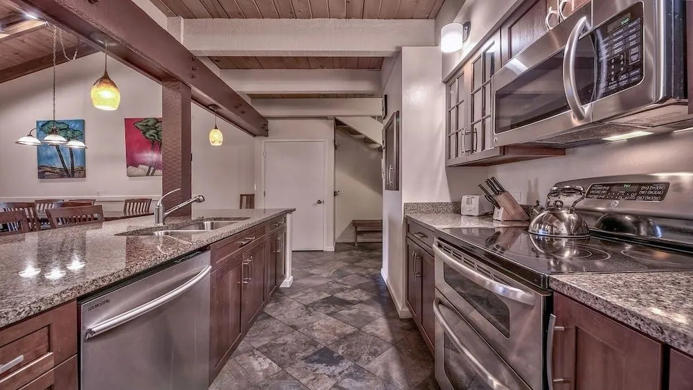 630 Lakeview
