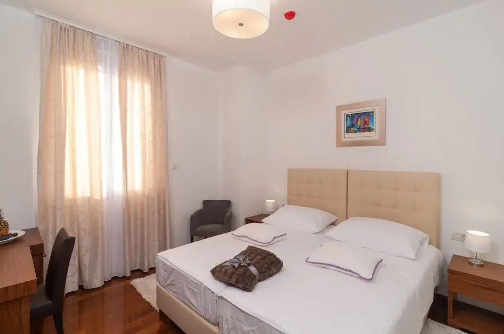Luxury Rooms Near the Beach1